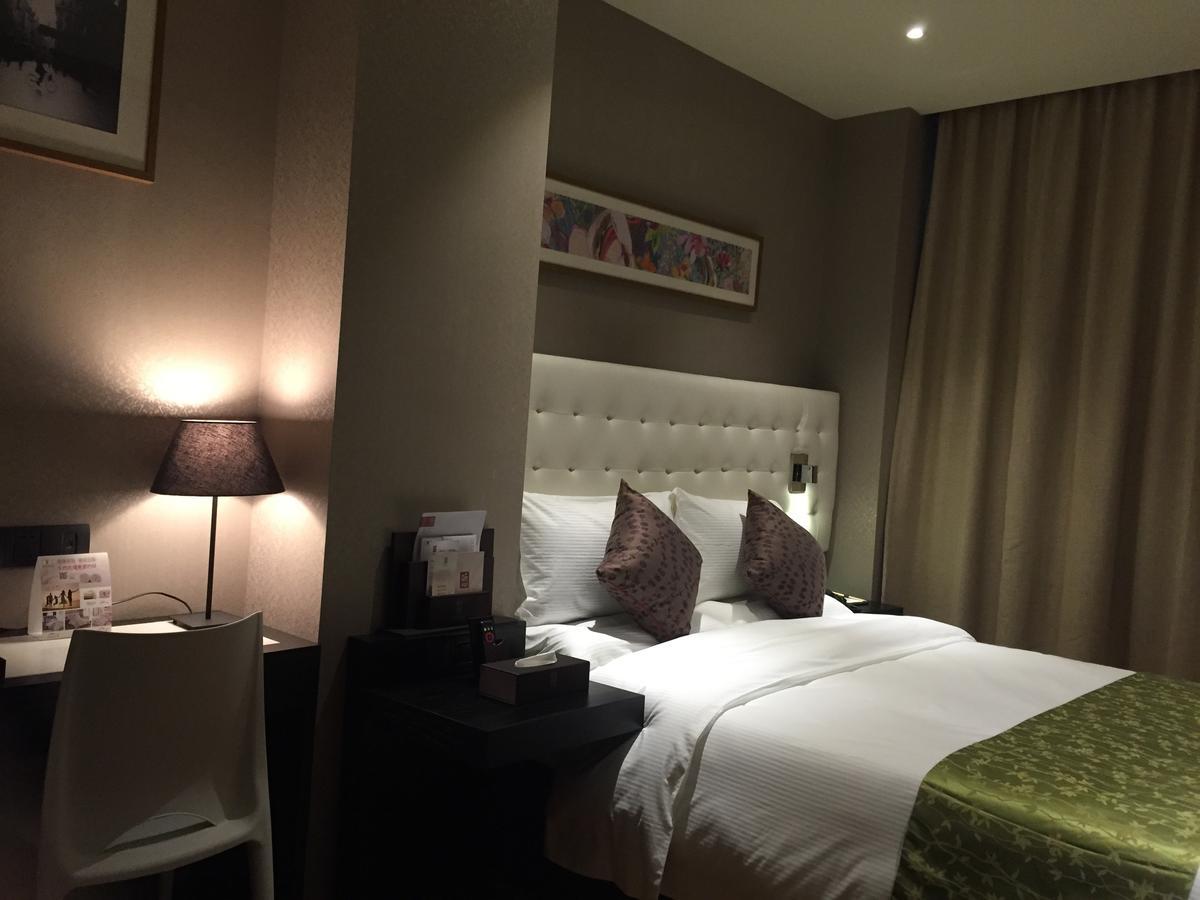 Yitel Pudong Airport Chuansha Branch Hotel 4*