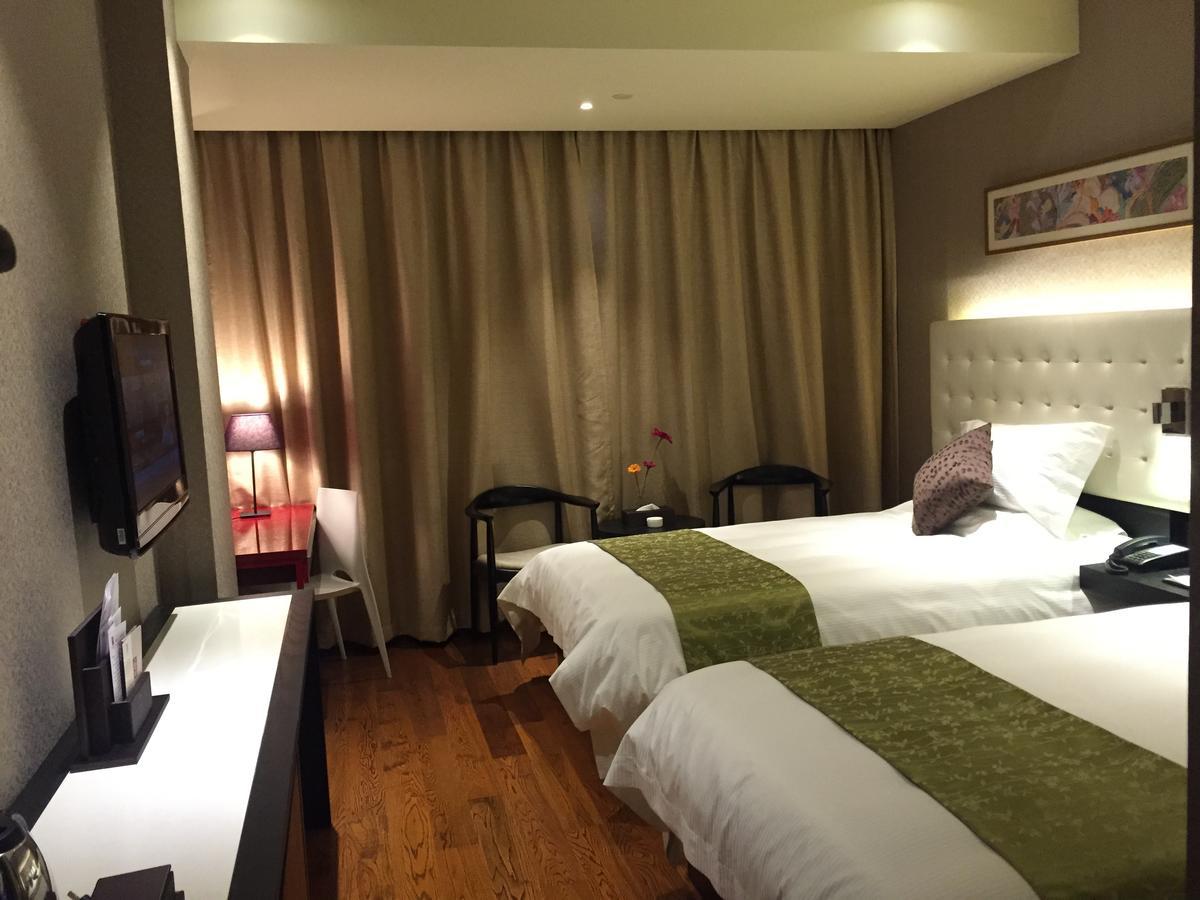 Yitel Pudong Airport Chuansha Branch Hotel 4*
