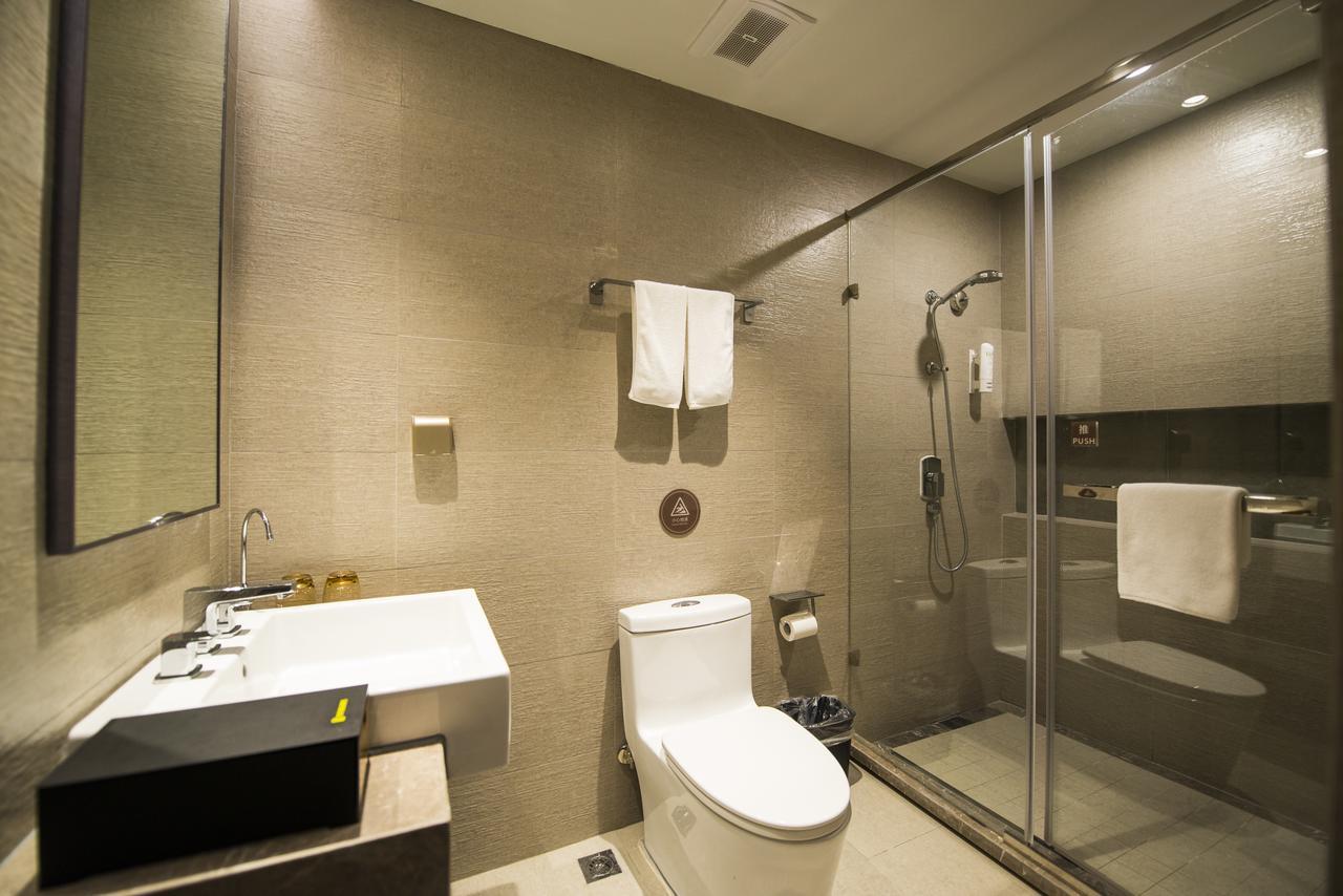 Hotel Home Inn Plus Shanghai Pudong Lujiazui Expo Park South Pudong Road 3*