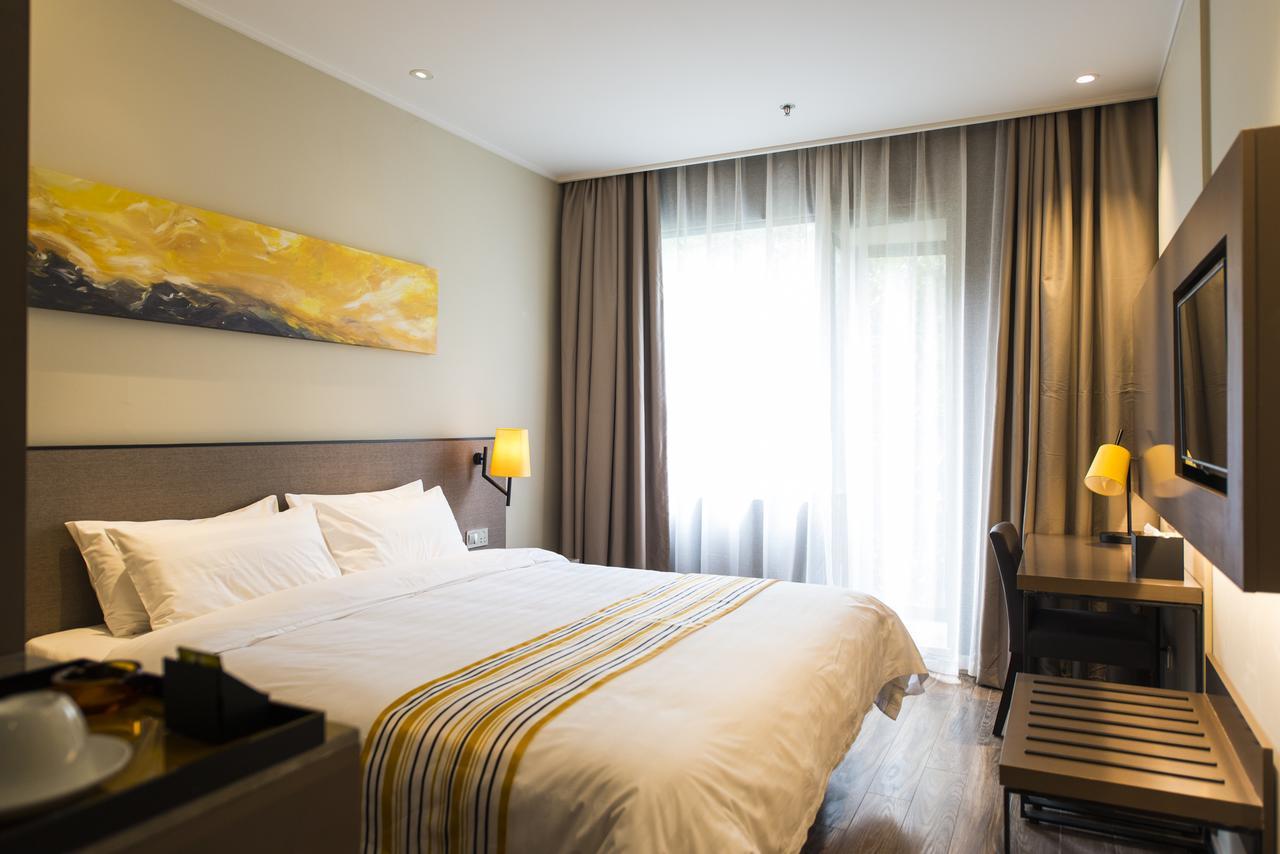 Home Inn Plus Shanghai Pudong Lujiazui Expo Park South Pudong Road Hotel