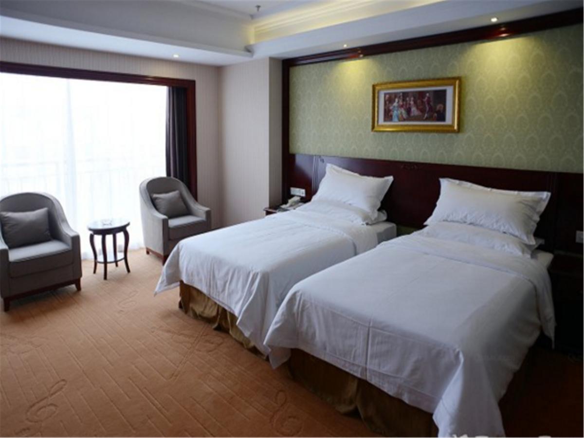 Vienna International Pudong Huinan Hotel 4*