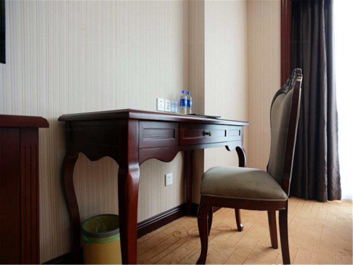 Vienna International Pudong Huinan Hotel 4*