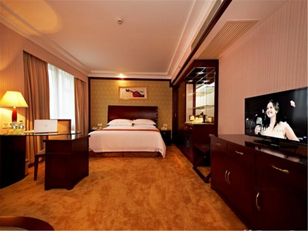 Vienna International Train Station 4*