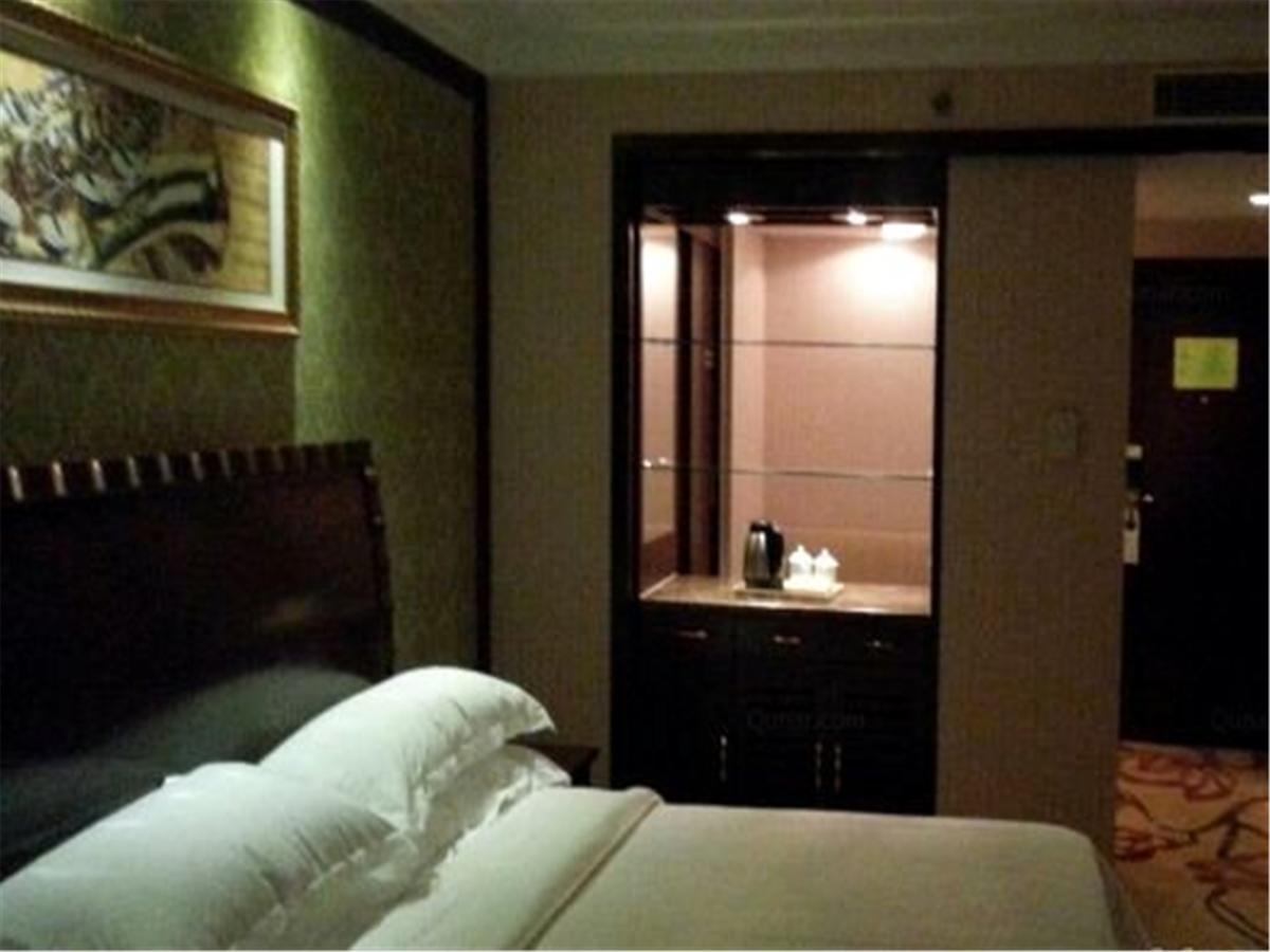 Vienna International Train Station Hotel 4*