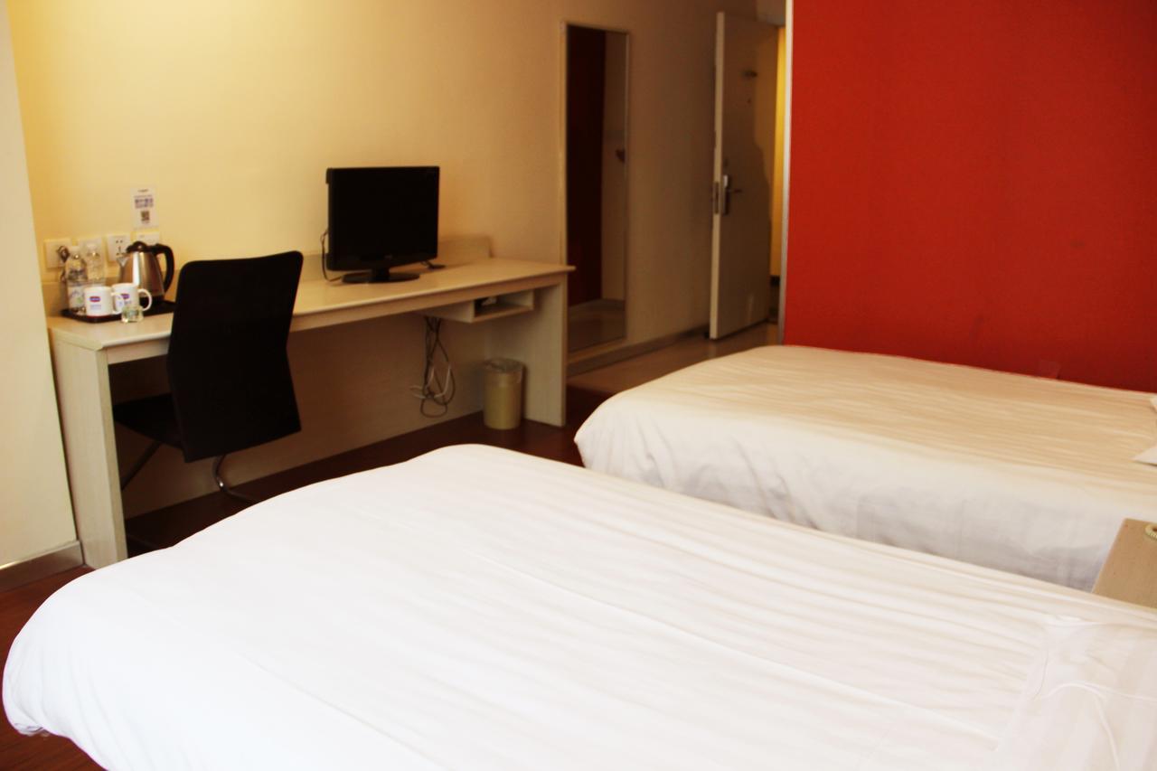 Hanting Express Zhabei Park Branch 2* Shanghai