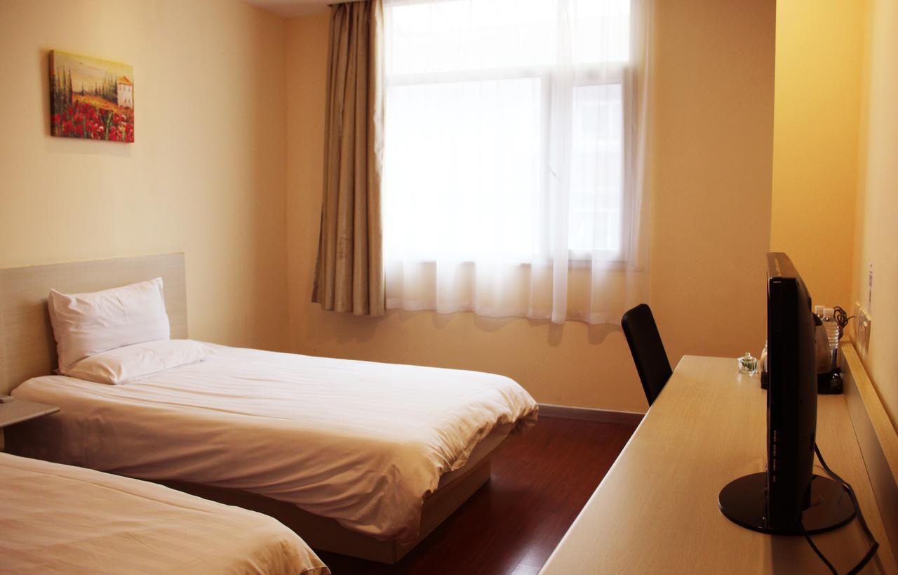 Hanting Express Zhabei Park Branch Hotel 2*