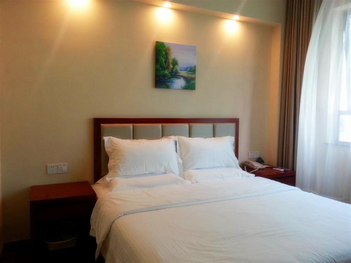 Greentree Sijing Songjiang Steel Express Hotel