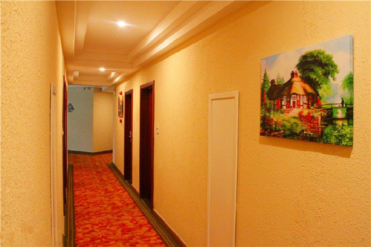 Hotel Greentree South Railway Station Xujiahui Stadium Subway Station Shell