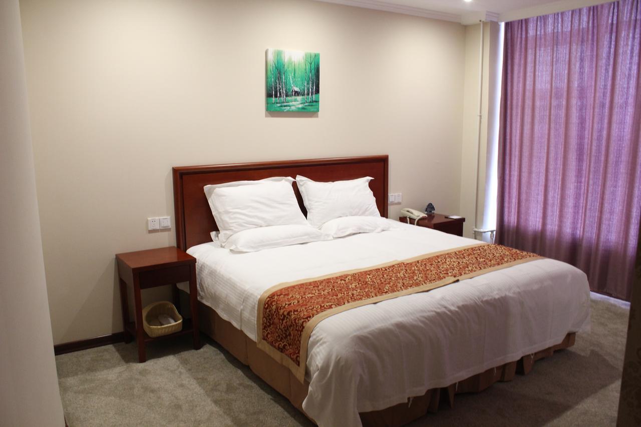 Greentree South Railway Station Xujiahui Stadium Subway Station Shell Hotel Shanghai