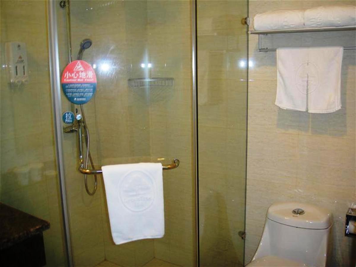 Hotel Greentree Zhangjiang Guanglan Road Metro Station Business 3*