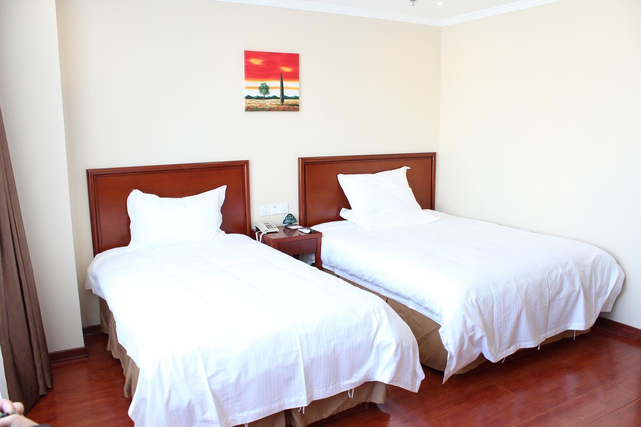 Hotel Greentree Zhangjiang Guanglan Road Metro Station Business 3*