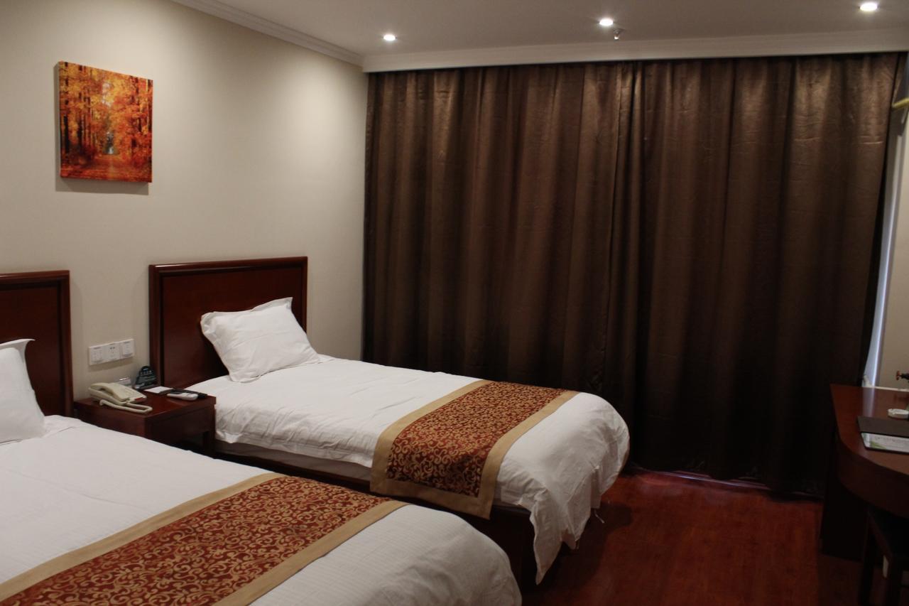 Greentree Zhangjiang Guanglan Road Metro Station Business 3*