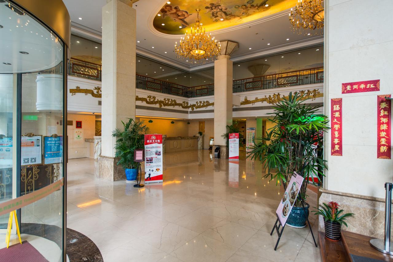 Hotel Vienna International Train Station 4*