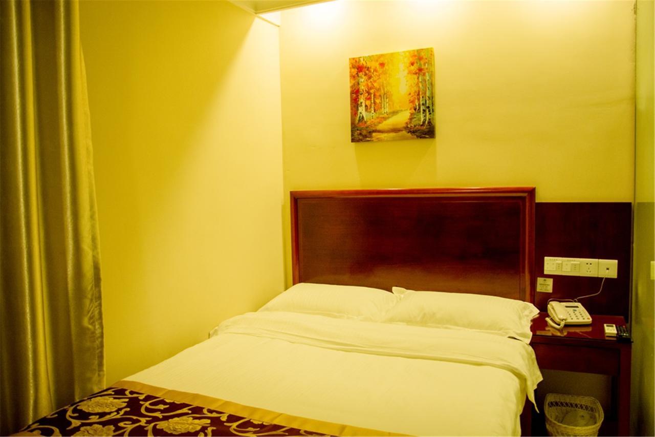 Greentree Inn Shanghai South Jiangyang Road South Changjiang Road Express Hotel 3*