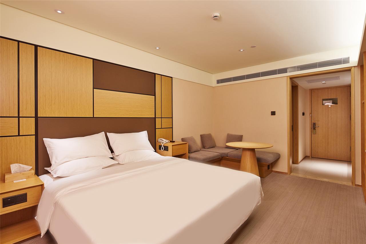 Ji Lujiazui South Pudong Road 3*