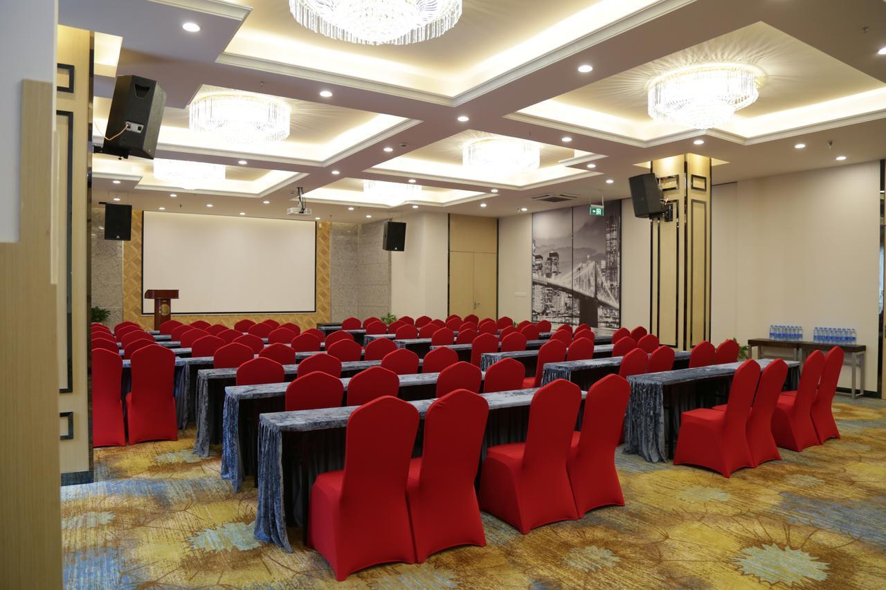 Crown Crystal Hotel 4*