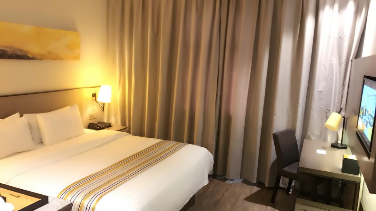 Home Inn Plus Shanghai Pudong Lujiazui Expo Park South Pudong Road Hotel 3*