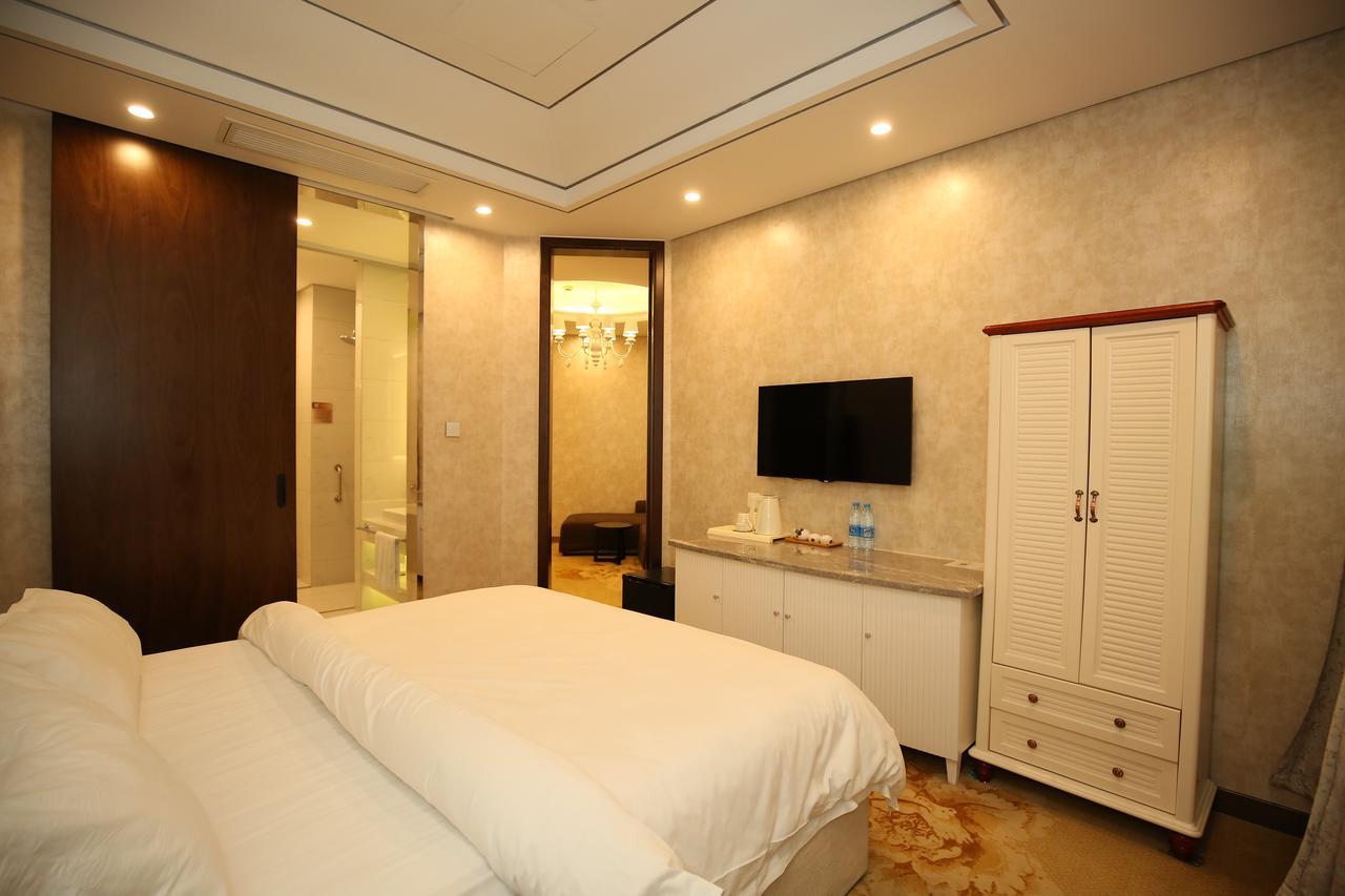 Crown Crystal Hotel 4*