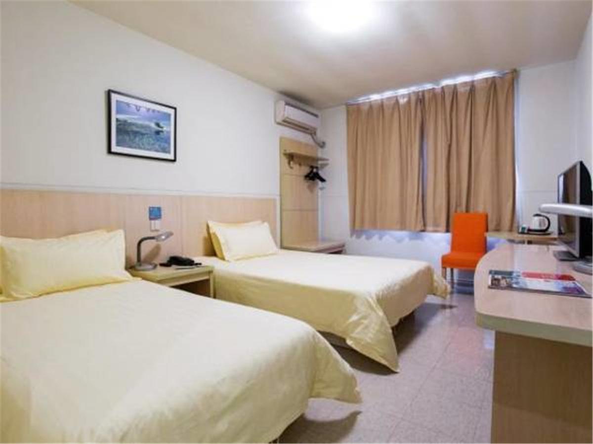 Jingjiang Hutai Road Hotel