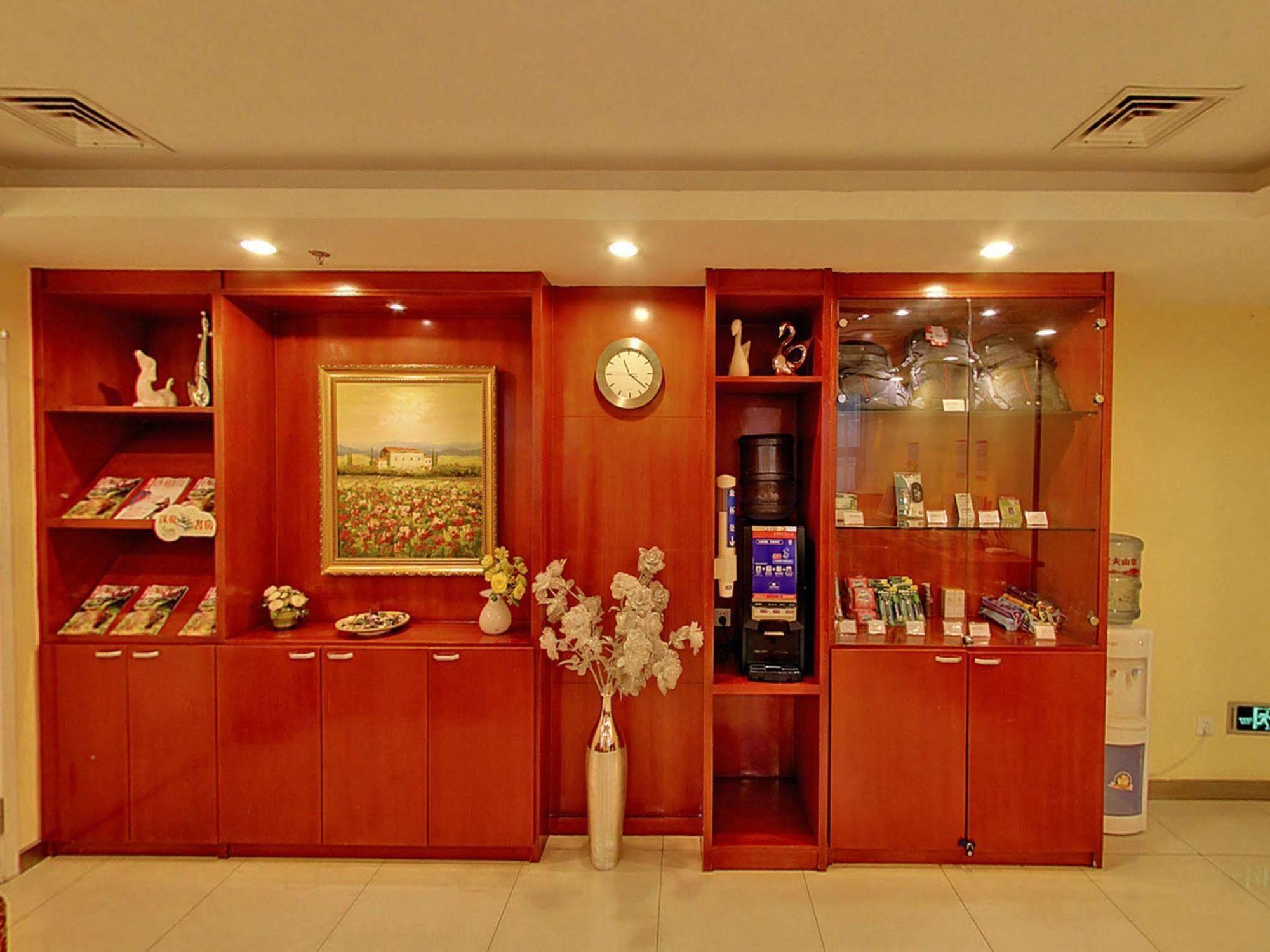 Hanting Premium Plaza 66 3* Shanghai