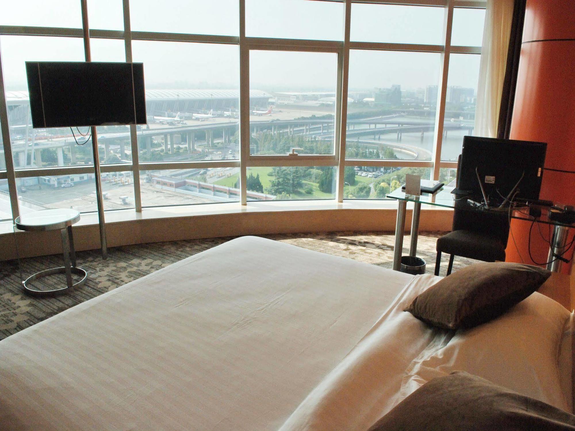 Hotel Da Zhong Pudong Airport 4*