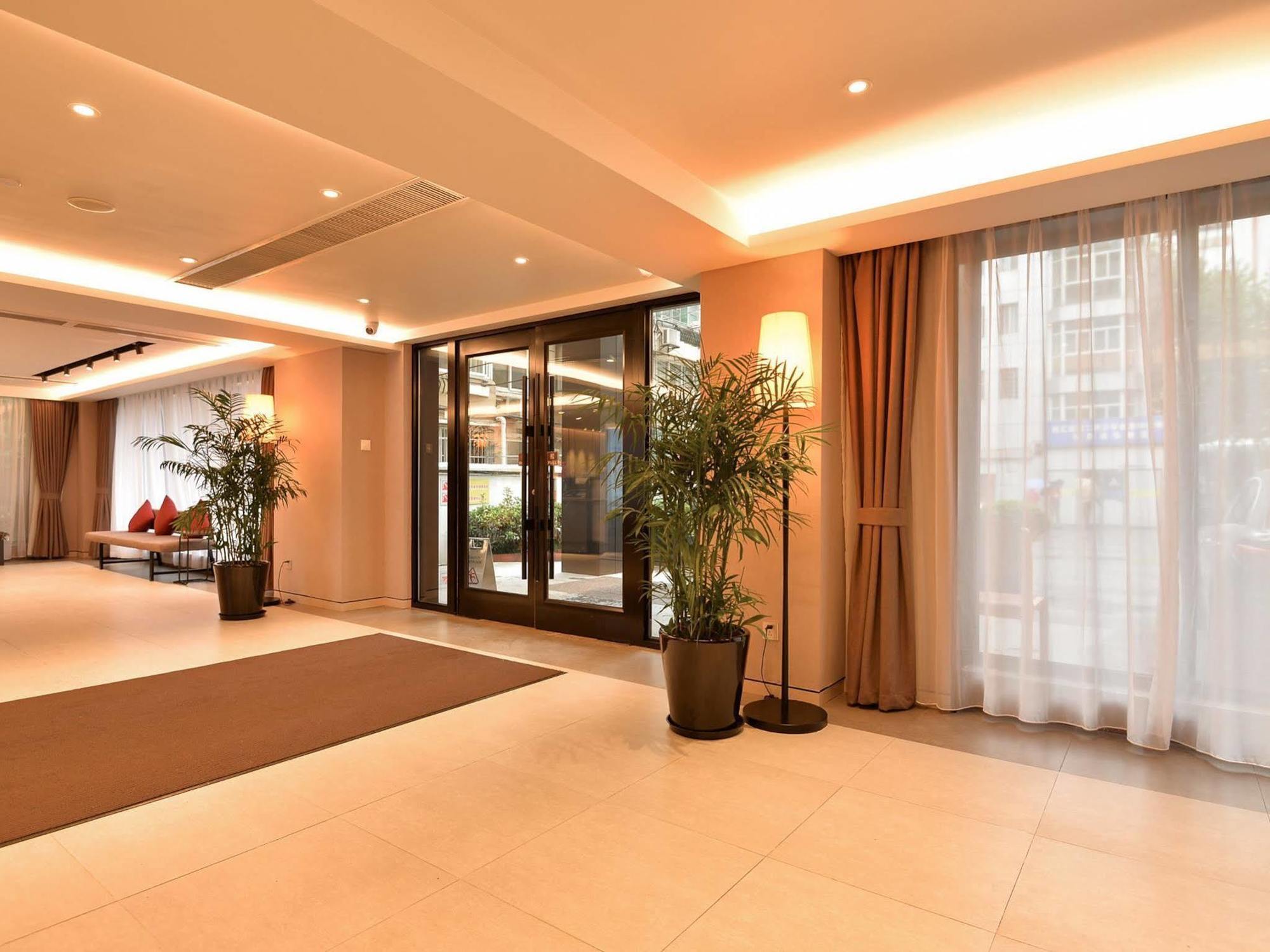 Hotel Plus Xujiahui Branch