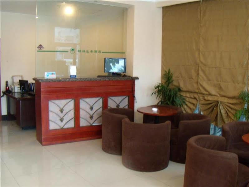 Greentree Changyang Road Jiangpu Park Metro Station Business Hotel 3*