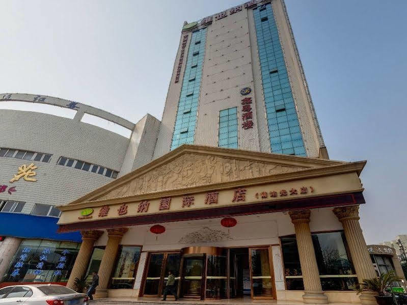 Hotel Vienna South Railway Station And Everbright 3*