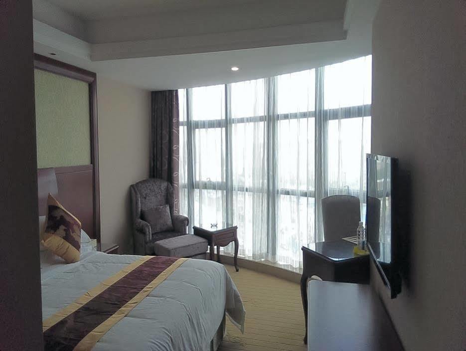 Vienna International Hongqiao Hub Caoan Road Hop Hotel