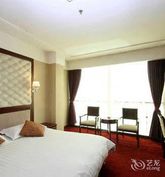 Hotel Qingpu Family