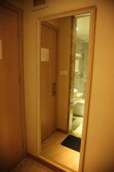 Hotel Fish East Nanjing Road 2*