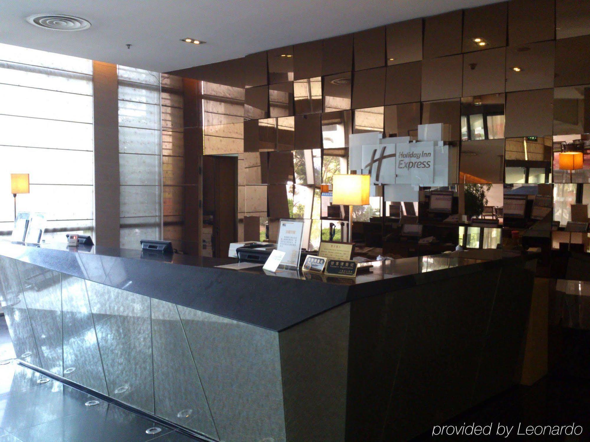Khách sạn Express Meilong 3*