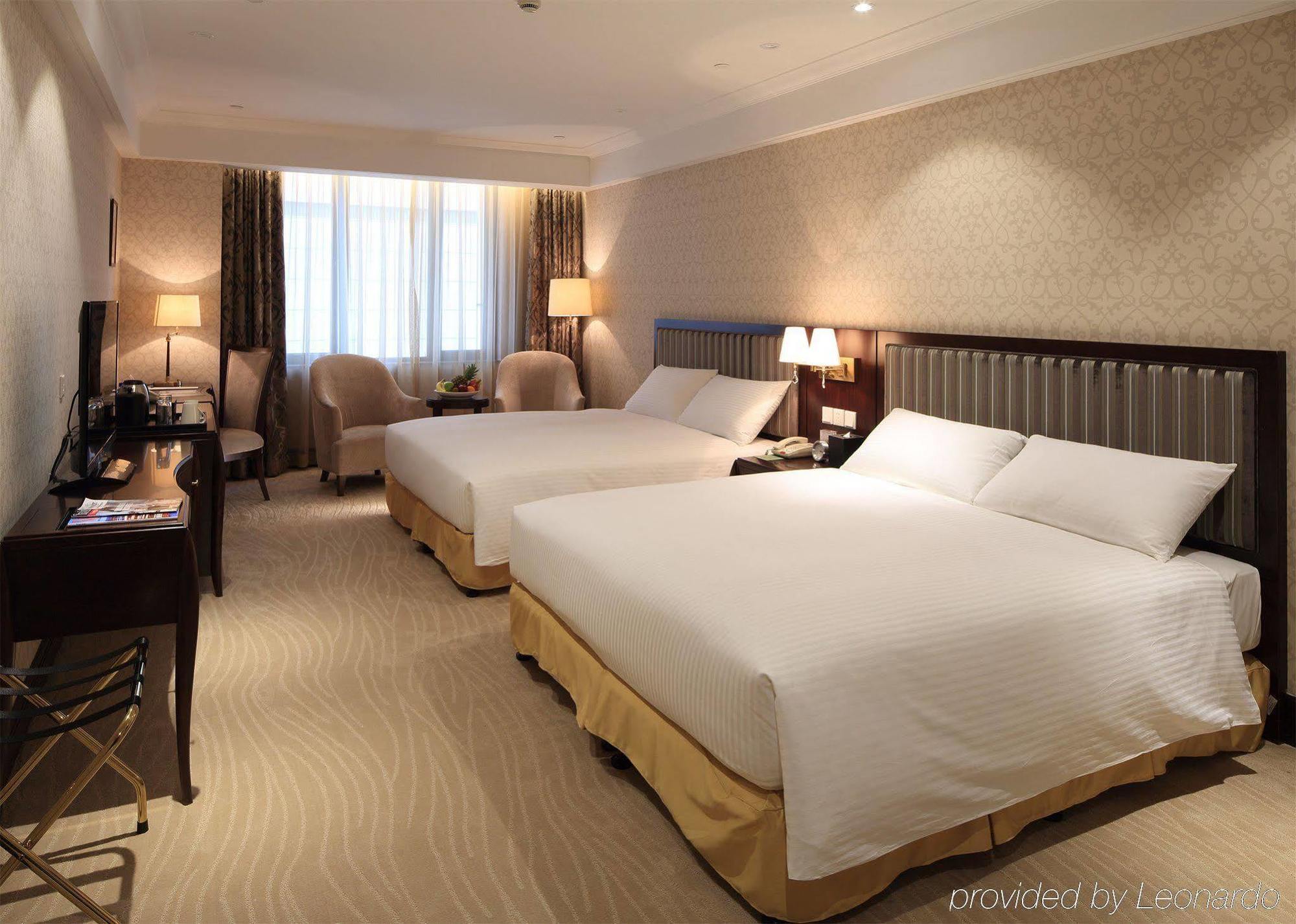 Evergreen Laurel Hotel, Hotel