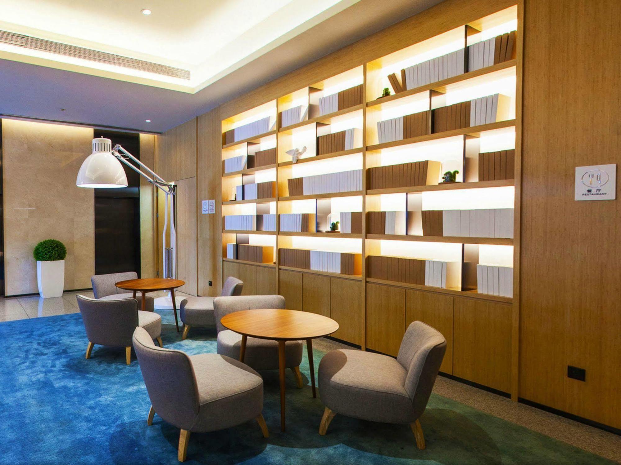 Ji Lujiazui Hotel