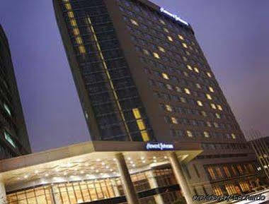 Howard Johnson Caida Plaza 5*
