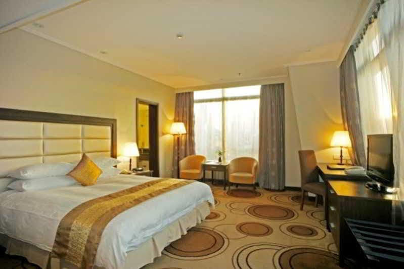 Xujiahui Park Hotel