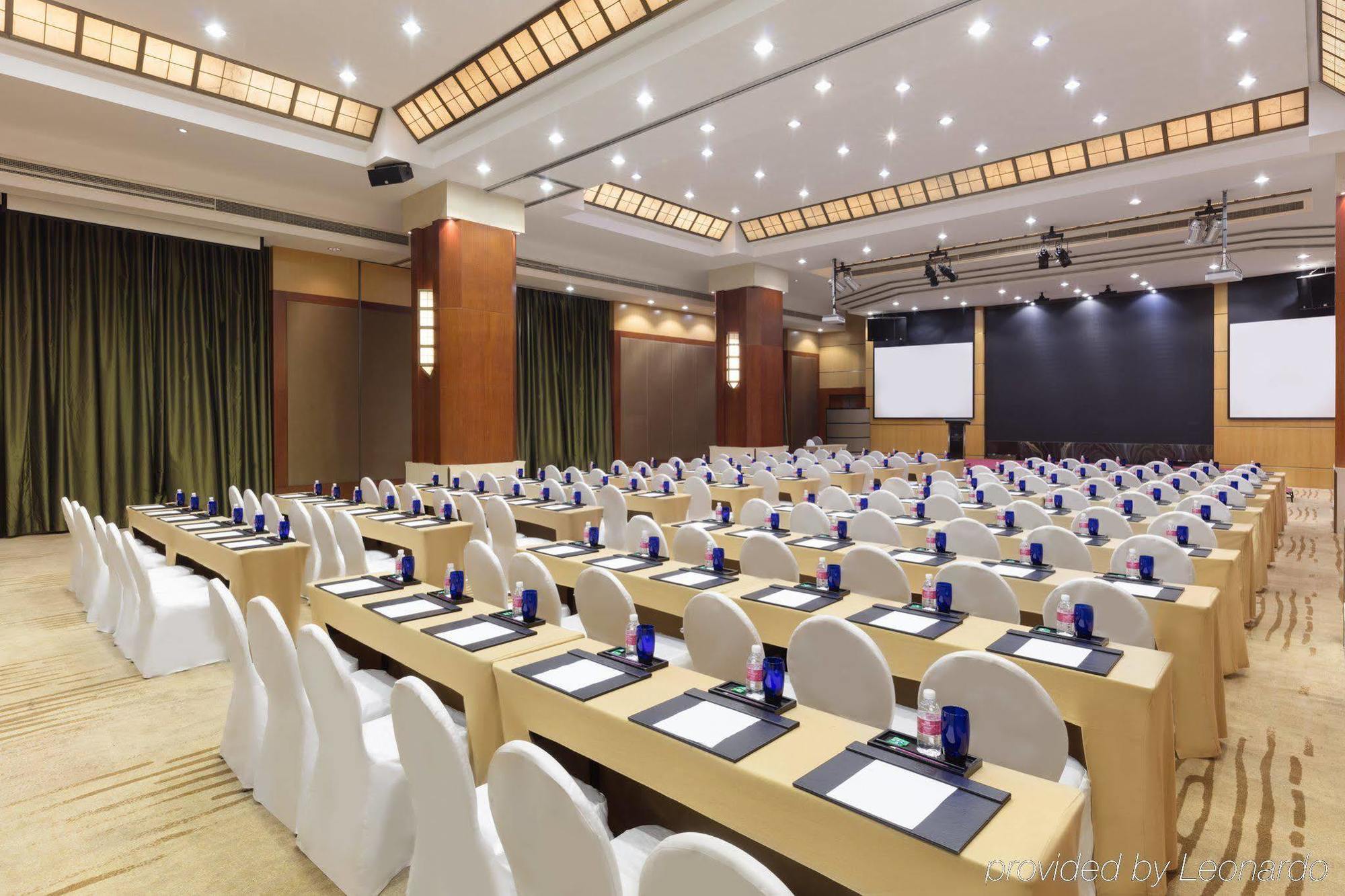 Parkline Century Park Hotel 5*