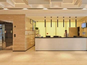 Jingjiang Caobao Railway Station Hotel