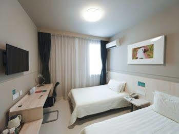 Jingjiang Caobao Railway Station 3* Shanghai