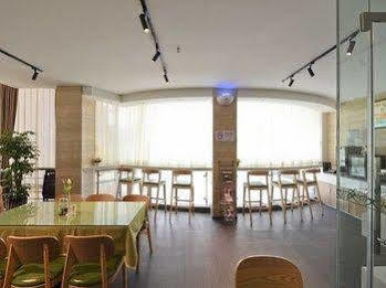 Jingjiang Caobao Railway Station Hotel