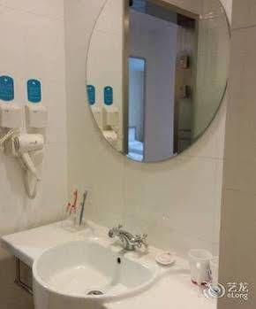 Hotel Hanting Express Shanghai Pudong Airport 2*