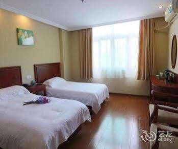 Greentree Pudong Airport Huaxia East Road Railway Station Shell 3* Thượng Hải
