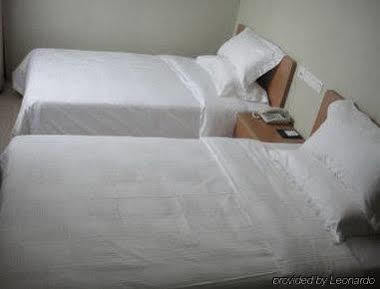 Hotel Super 8 Hongqiao Airport Bei Di Lu 3*