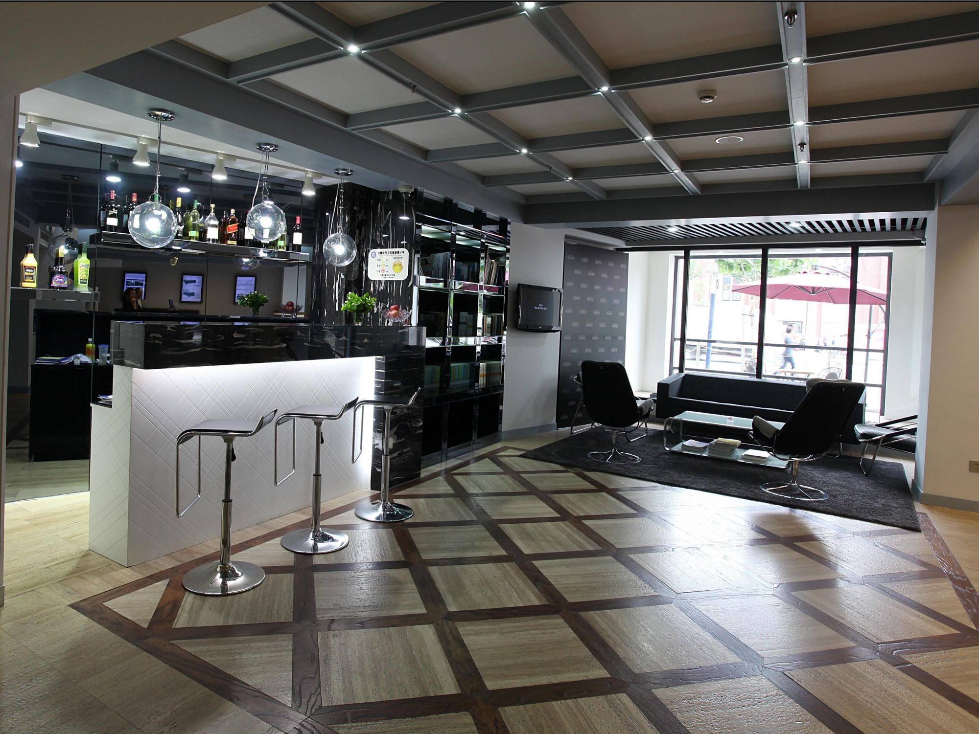 Neobridge Hotel 4*