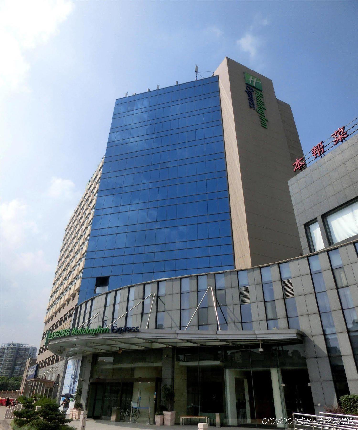 Hotel Holiday Express Jinqiao Central By Ihg 3*