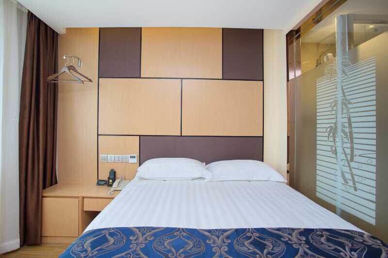 Wan Xin Hui Xuan Nanjing Road Pedestrian Hotel 3*