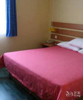 Home Inn Shanghai Chuansha Metro Station Xinchuan Road 2* Shanghai