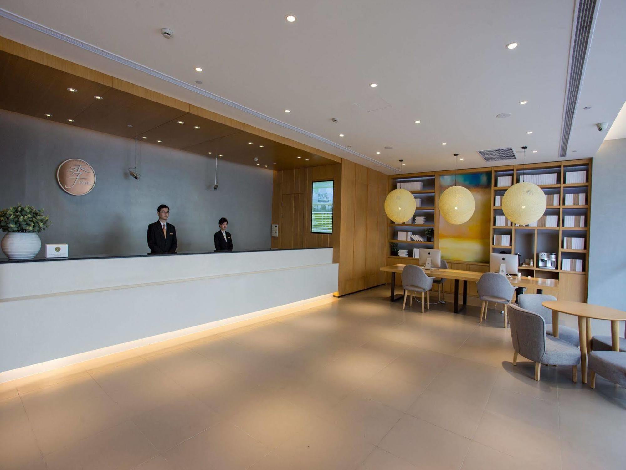 Ji Hongqiao Jinhui Road 4*