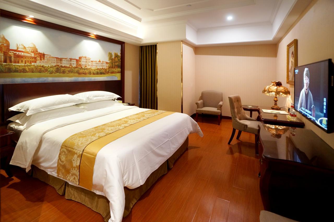 Viana International Hotel: Airport And Free Trade Zone With Shuttle Service Shanghai