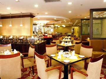 Onehome Yalong International Hotel 4*
